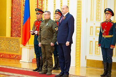 Евгений Солнцев вручил оренбуржцам государственные награды 